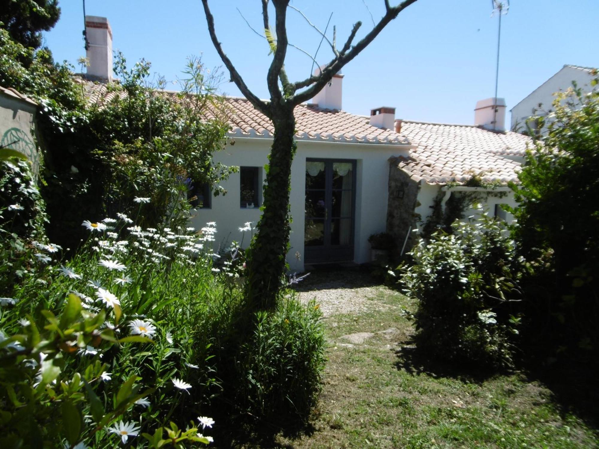 Holiday home Maison De Charme Au Bourg De Avec Jardin Pour 4 Pers - Fr-1-823-9 Noirmoutier-en-l'Ile